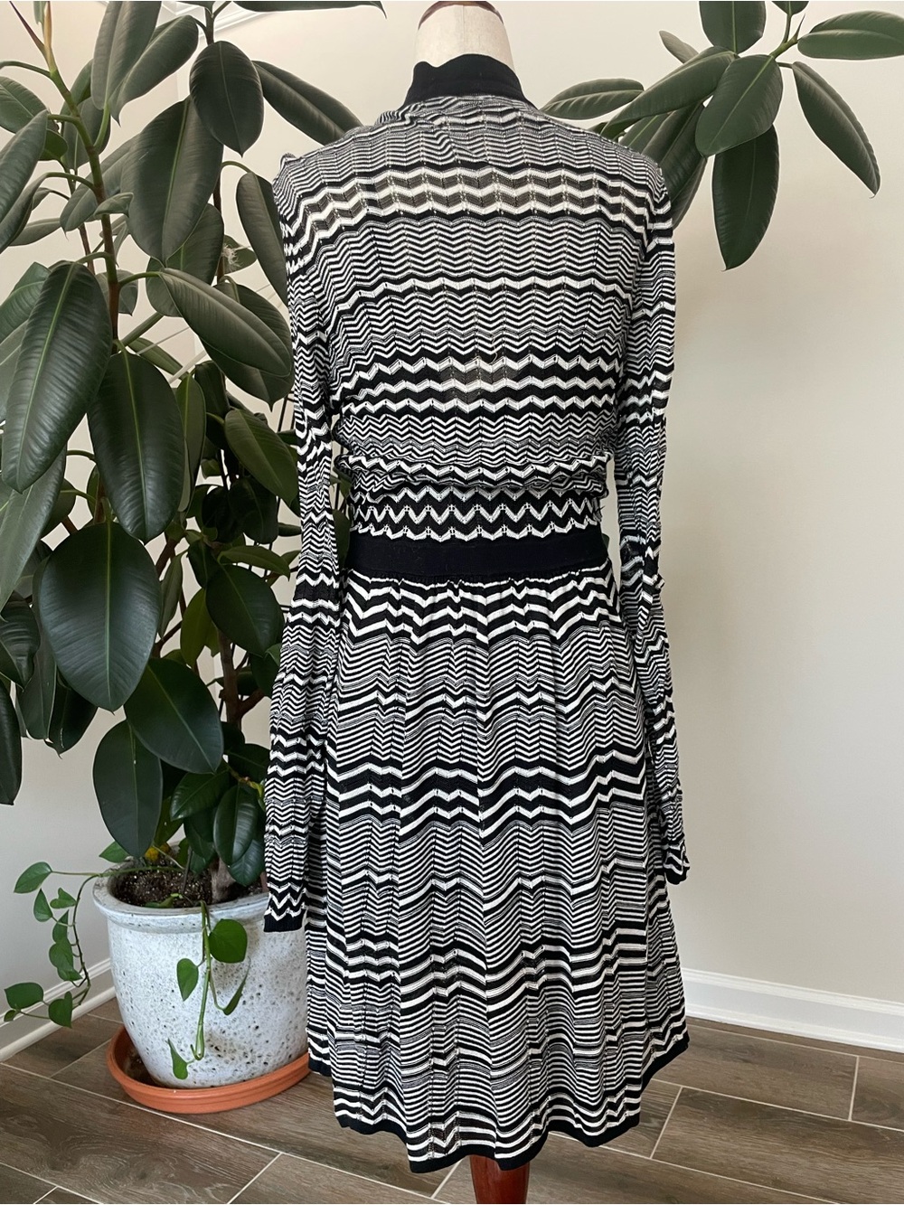 Missoni Black and White Zigzag Long-Sleeve Knit Dress - Picture 6 of 17